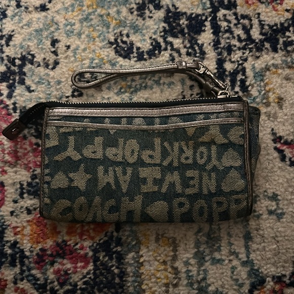 💖Coach Poppy // denim New York clutch wristlet - Picture 2 of 5